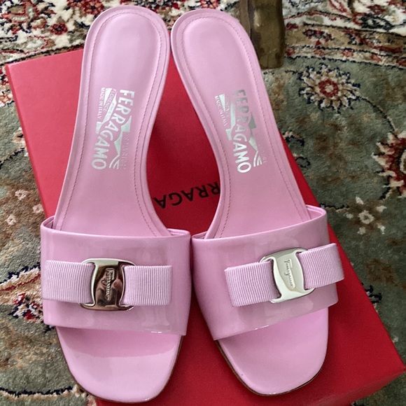 Ferragamo heels 🦄 - Picture 5 of 17